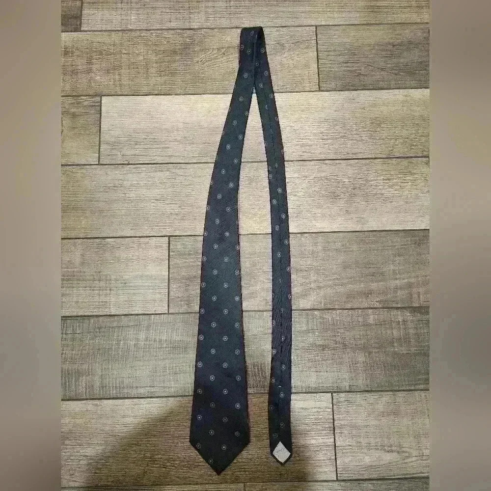 Christian Dior Classic Style Geometric Print Designer Silk Neck Tie navy blue